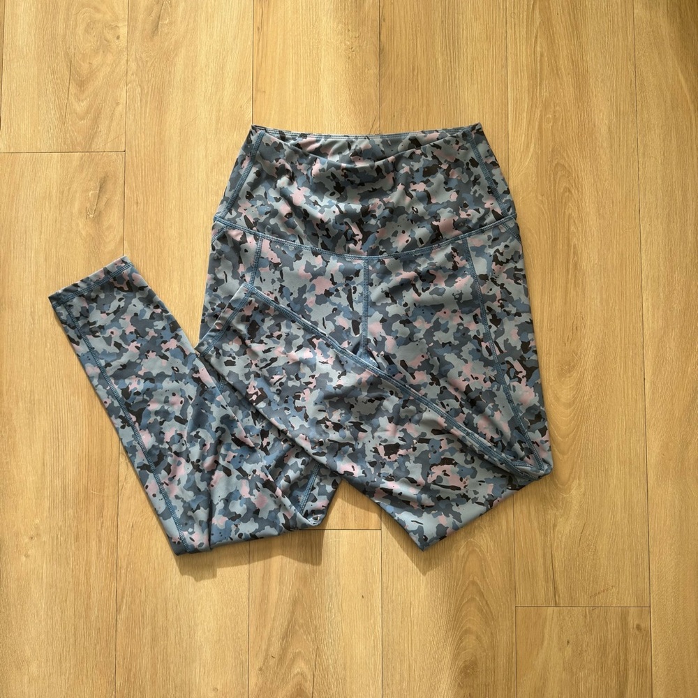 Blue/pink/black camouflage cropped leggings